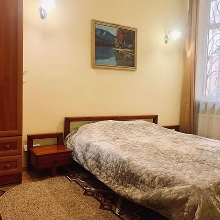 Apartament-Minihotel Elpida ลวีฟ ภายนอก รูปภาพ
