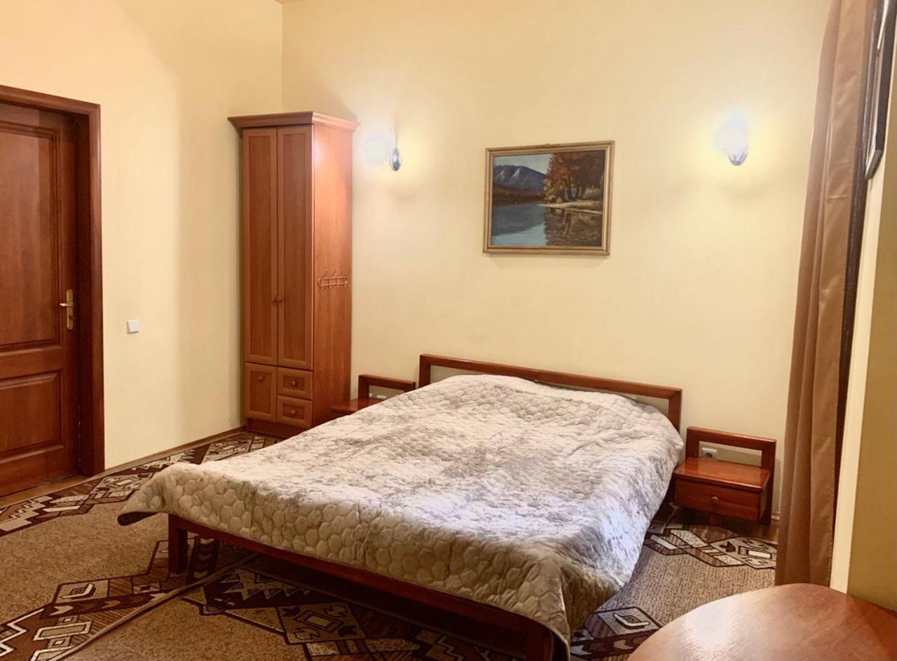 Apartament-Minihotel Elpida ลวีฟ ภายนอก รูปภาพ