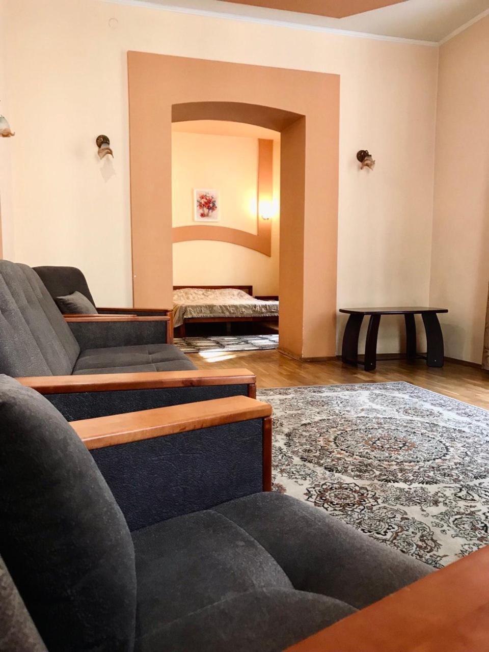 Apartament-Minihotel Elpida ลวีฟ ภายนอก รูปภาพ